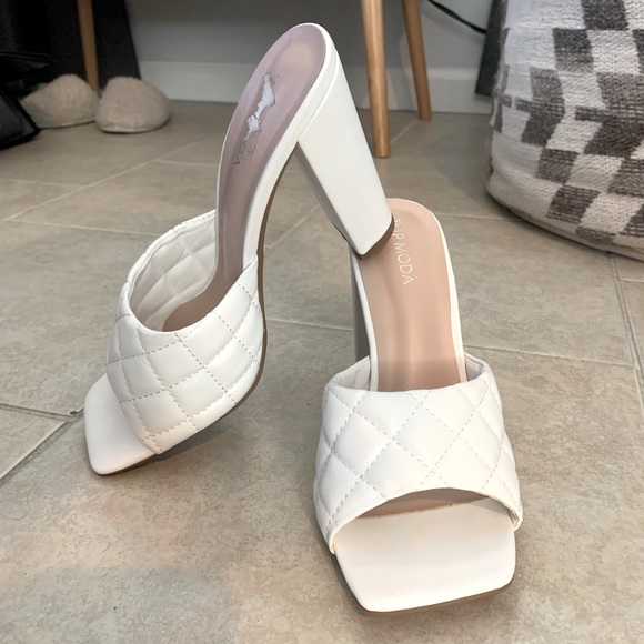 Shoes - Square toe heels